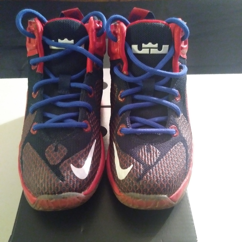BOYS SHOES